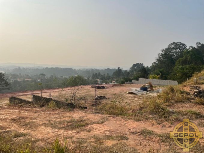 Terreno á venda com uma vista privilegiada no Bairro Parque Agrinco em Guararema/SP!